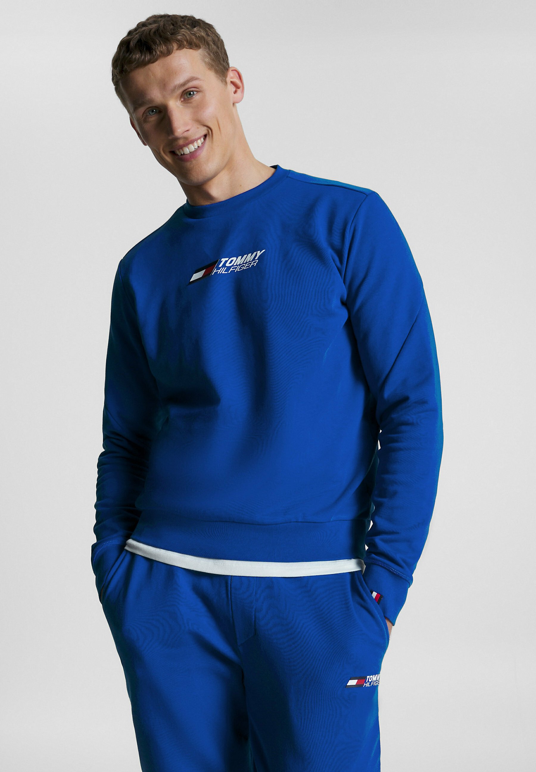 Tommy Hilfiger ESSENTIAL CREW NECK LOGO - Sweatshirt - ultra blue/dark blue  - Zalando.de