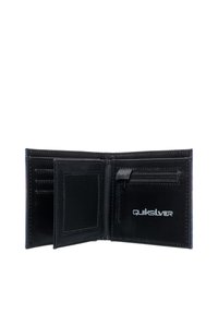 Cartera negra con múltiples ranuras para tarjetas, una ventana para identificación y un compartimento con cremallera. Presenta la marca Quiksilver. Fabricada con material duradero.