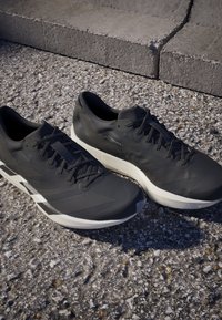 adidas Performance ADIZERO ADIOS 9 - Katujuoksukengät - core black core black iron metallic