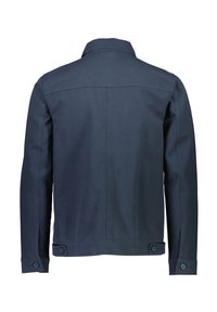 Marineblauwe katoenen jas met een puntig kraag, lange mouwen en knoopsluitingen bij de manchetten. Gladde textuur, eenvoudig ontwerp, geen patronen.