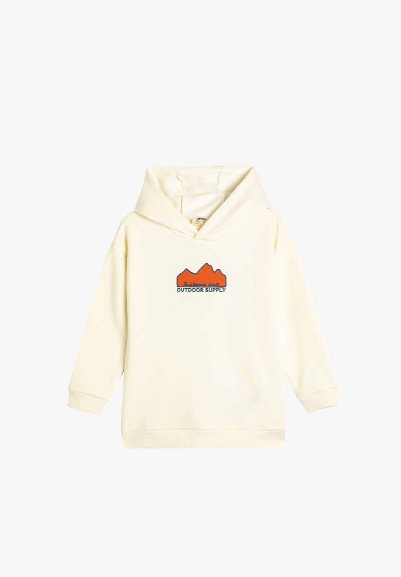 Cremefarvet hoodie med kængurulomme, med et orange bjerglogo og teksten "OUTDOOR SUPPLY" i mørkeblåt. Blødt materiale og ribbede manchetter.