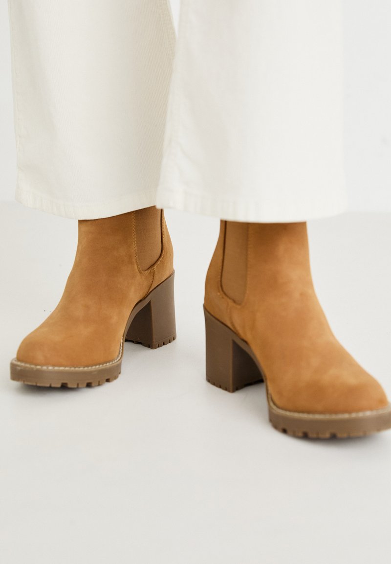 ONLY Damen Chelsea Boots Mit Blockabsatz – 11 Cm Hoher Absatz, Wildlederoptik