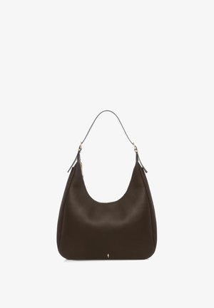 Ciemnobrązowa skórzana torba na ramię o zakrzywionym kształcie, z pojedynczym paskiem i małym złotym logo na środku u dołu.