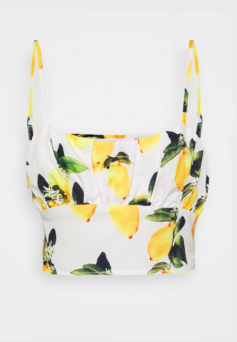 Haut court à motif de citrons avec bretelles spaghetti réglables, détails froncés, et tissu de base blanc avec accents verts.
