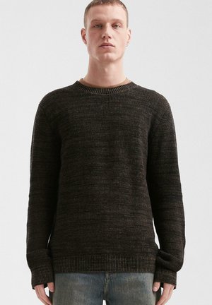 - Sweter