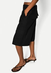 Bershka Short - black
