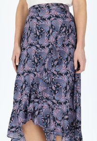 Seaside SANKT CLAUD  - Gonna a portafoglio - paisley navy blue