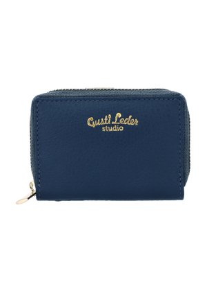 Compact marineblauwe leren portemonnee met gouden rits en "Gusti Leder studio" goudopdruk aan de voorkant.