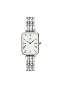 Montre rectangulaire en acier inoxydable argenté avec un cadran blanc, des aiguilles bleues et des index en chiffres romains. Dotée d'un bracelet en maillons.
