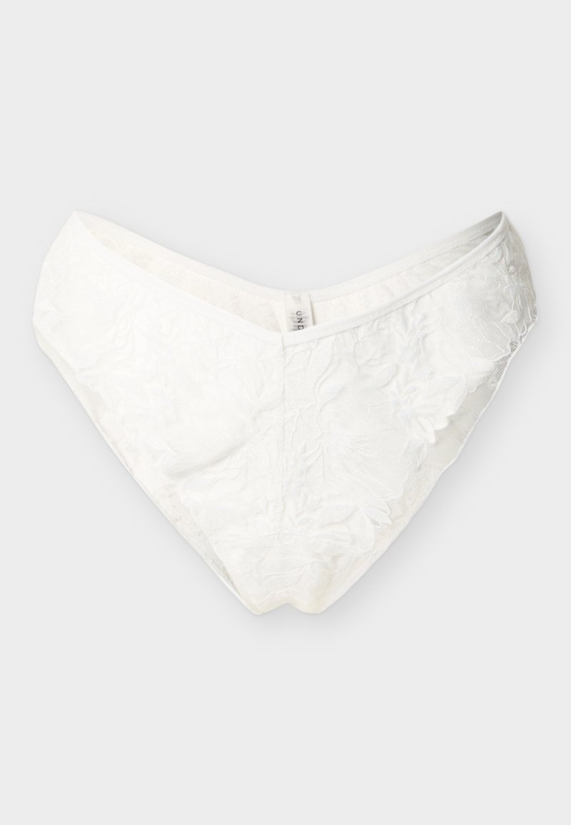 Culotte bikini pour femmes en dentelle blanche avec des motifs floraux, présentée à plat sur un fond gris clair.