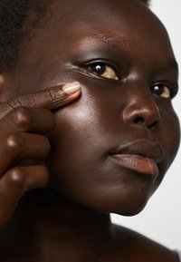 Danessa Myricks Beauty BALM DEW WET - Highlighter - rosewater