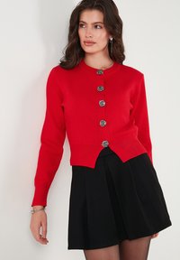 Unselected, red