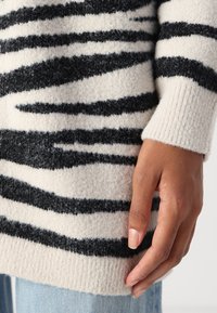 JDY LORRAINE ANIMAL  - Kardigán - cement