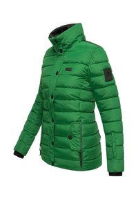 Zelená puffa bunda s vysokým golierom, čiernymi detailami, zatvorením na gombíky a zips, dvoma prednými vreckami a textúrovaným prešívaným vzorom.