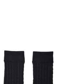 Calze nere lavorate a maglia con un motivo a treccia testurizzato e bordi a coste. Il tessuto appare morbido ed elastico, adatto a diverse taglie.