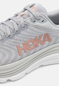 HOKA GAVIOTA 5 - Laufschuh Straße - harbor mist/rose gold