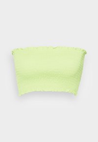 Top bandeau pregueado verde-claro com bordas franzidas. Textura suave e tecido elástico para um design ajustado. Sem materiais ou detalhes visíveis.