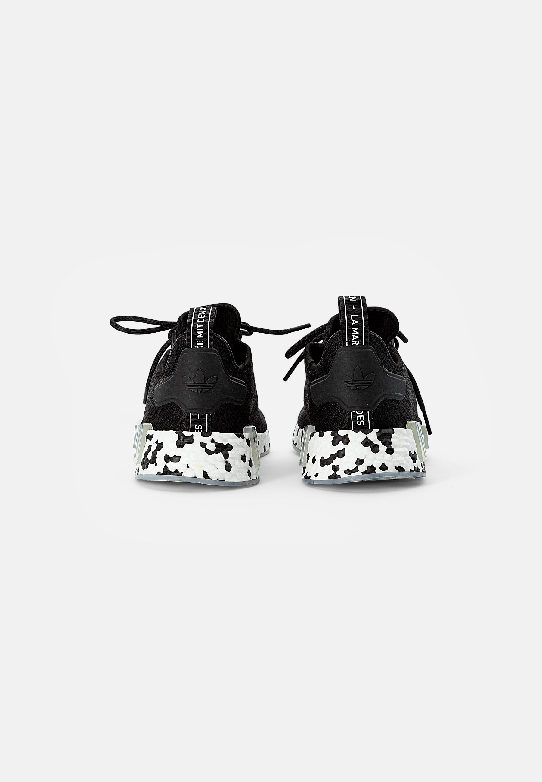 adidas nmd r1 core black white