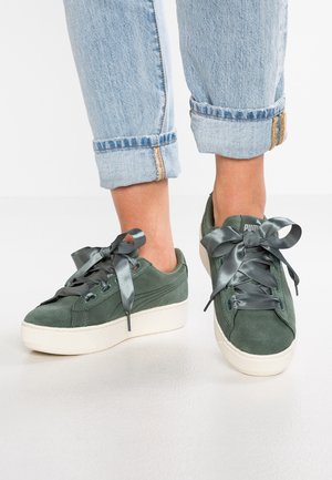 Baskets basses - olive