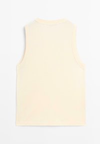 Top senza maniche beige con scollatura rotonda, mostrato da dietro su uno sfondo bianco.