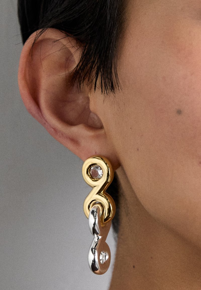 Uncommon Matters - DOUBLE LOOP KNOT LOCK EARRING - Auskari - white, Palielināt