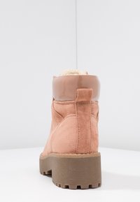Even&Odd Kotníkové boty na platformě - beige