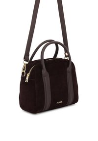 Tamsiai ruda zomšinė rankinė su dvigubomis odinėmis rankenomis, nuimamu peties diržu, auksine užtrauktuku ir mažuoju "kazar" logotipu priekyje.