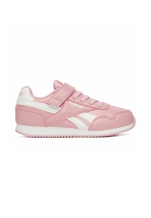 Dziecięcy różowo-biały sneaker marki Reebok z paskiem na rzep, sznurowadłami i teksturowaną podeszwą, widoczny z boku na białym tle.