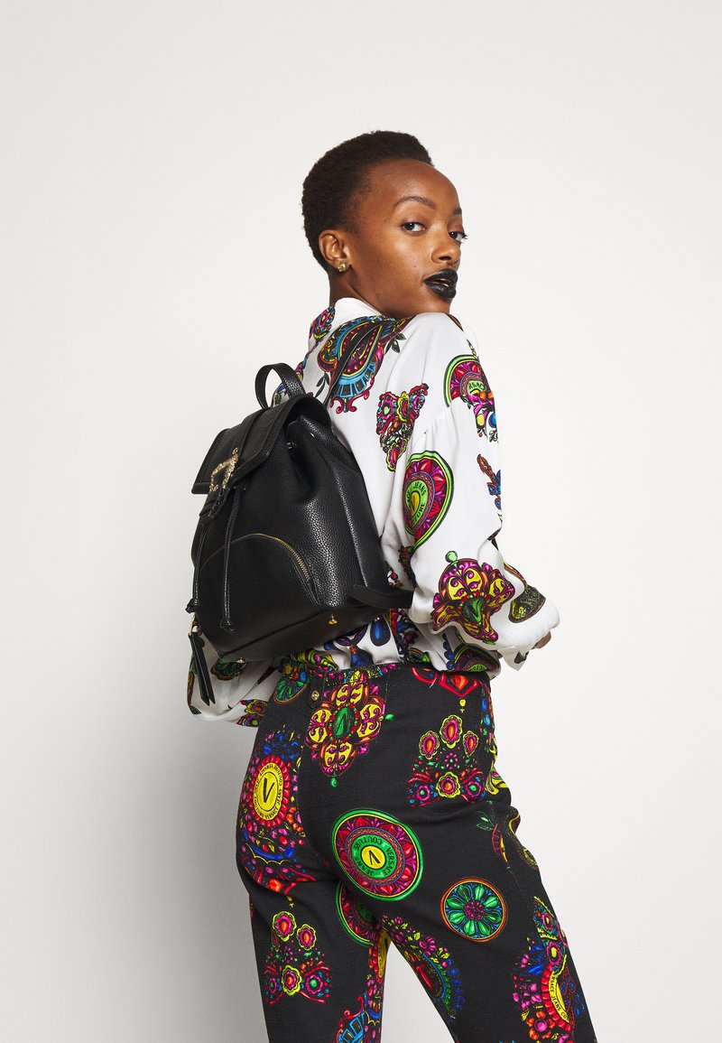 Versace Jeans Couture GRANA BUCKLE BACKPACK Rucksack nero/black