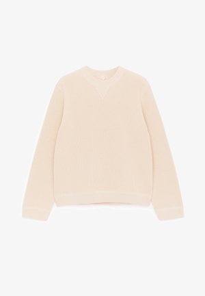 Linned strikpullover i lys beige. Har rund halsudskæring, lange ærmer, ribbet tekstur og en lige kant med ribdetaljer.