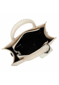 Ecru-Handtasche mit Krokodilprägung, zwei Griffen, offener Oberseite, schwarzem Innenraum und silbernen Hardware-Akzenten. Verfügt über eine Reißverschlusstasche im Inneren.