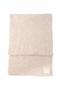 Bufanda de color beige claro con textura acanalada, hecha de material suave, que presenta un diseño doblado y un pequeño parche con logo en la esquina inferior.