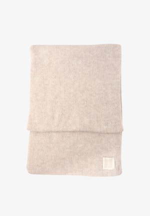 Bufanda de color beige claro con textura acanalada, hecha de material suave, que presenta un diseño doblado y un pequeño parche con logo en la esquina inferior.