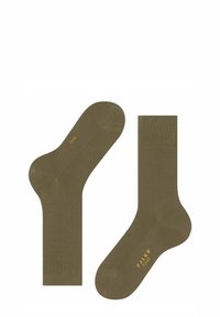 Chaussettes vert olive avec une texture lisse, des bords côtelés et un orteil renforcé. Présente le logo doré "FALKE" sur la semelle.
