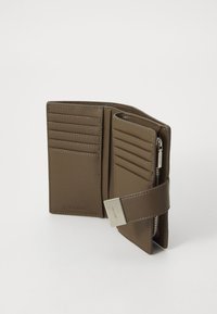 Calvin Klein HARDWARE SNAP BIFOLD - Monedero - teak