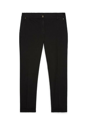 Schwarze, gerade geschnittene Hose mit Frontknopf, Gürtelschlaufen, Vorder- und Gesäßtaschen sowie umgeschlagenen Saumkanten auf weißem Hintergrund.