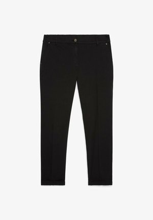 Pantalon noir à jambes droites avec bouton frontal, passants pour ceinture, poches avant et arrière, et ourlets retroussés sur fond blanc.