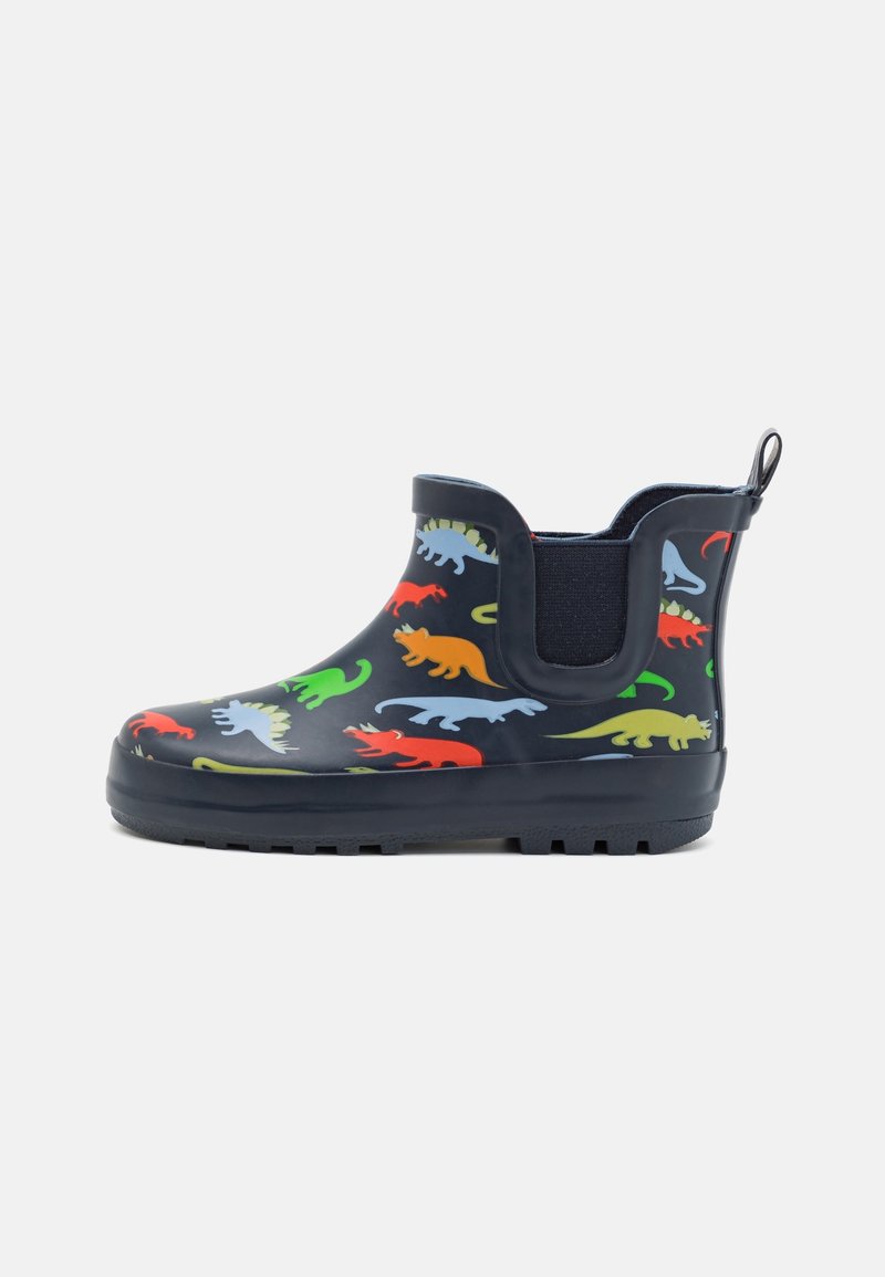 Botte de pluie pour enfant bleu marine à la cheville avec des motifs de dinosaures colorés en rouge, vert, orange, jaune et bleu clair, dotée de panneaux élastiques latéraux.