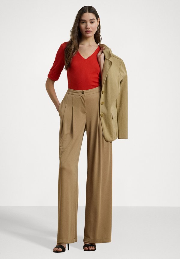 STRETCH COTTON ELBOW SLEEVE V NECK TEE - Basic T-shirt - bright vermilion4