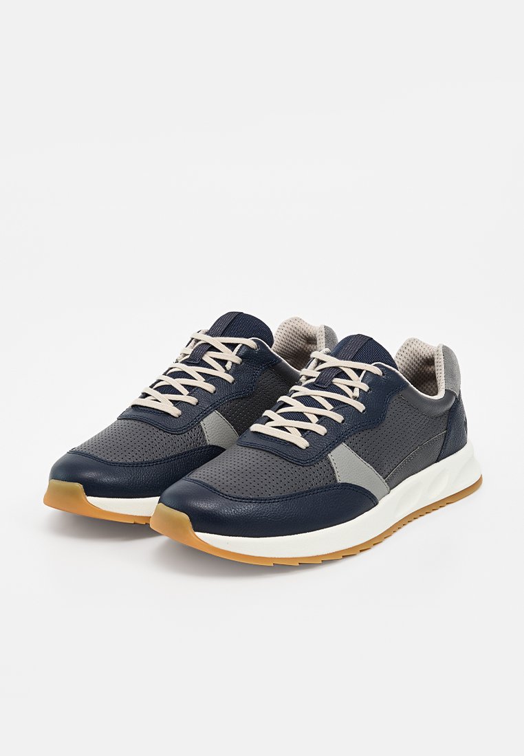 Sneaker low
