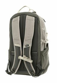 Zaino Thule grigio e verde, dotato di spallacci ergonomici imbottiti, pannelli in rete, tasche laterali e fibbie regolabili.