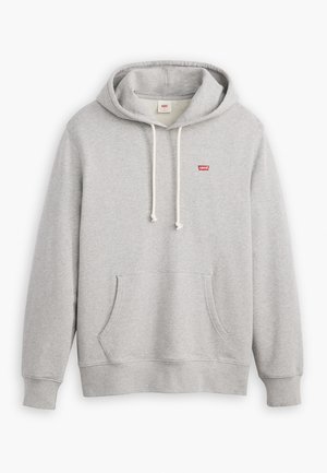 Sudadera gris hecha de tela suave, con un bolsillo frontal tipo pouch, capucha con cordón y un pequeño logo rojo en el pecho. Puños y dobladillo elásticos.