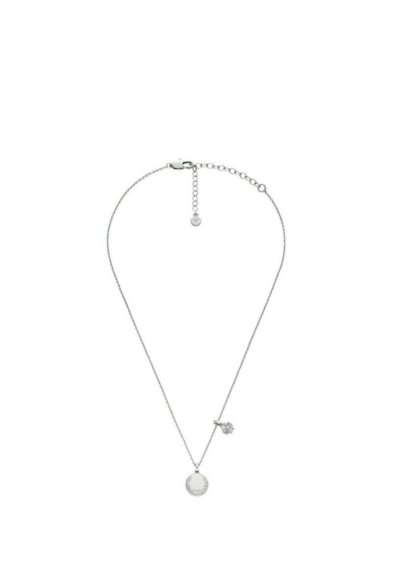 Sølv kæderekede med en cirkulær vedhæng, der har en tekstureret kant og en lille blomsteraccent. Justerbar længde med en lås.
