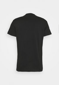 Schwarzes kurzärmeliges Baumwoll-T-Shirt mit Rundhalsausschnitt, glatter Textur und ohne sichtbare Muster oder Akzente, von hinten gezeigt.