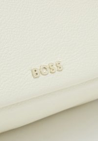 BOSS ALYCE CROSSBODY - Borsa a tracolla - soft cream