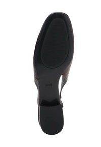 Black sole with ridged texture; brown leather upper with a smooth finish; sleek pointed toe design; MNG branding visible on the sole.