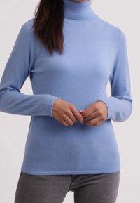 CASH-MERE Stickad tröja - light blue