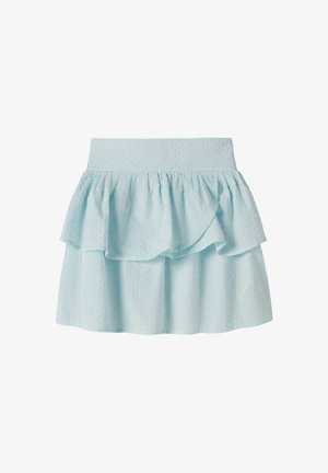 Jupe en tissu texturé bleu clair avec une large ceinture et un détail à volants superposés sur le devant.