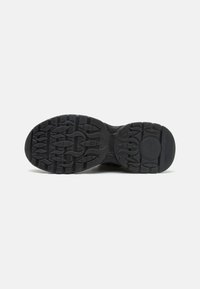 Buffalo TRIPLET HOLLOW - Trainers - black