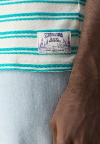 Scotch & Soda STRUCTURED STRIPE POCKET - Μπλουζάκι με στάμπα - swan/ sea glass